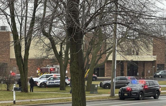 Estudiante dispara y mata a dos en escuela de EE.UU.