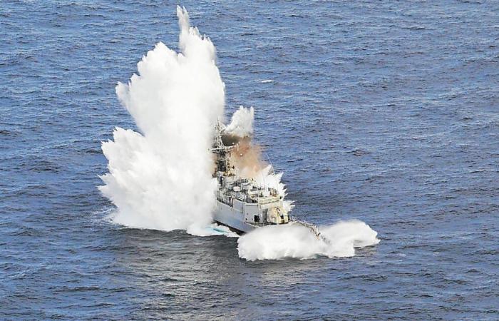 Por qué la Armada torpedeó uno de sus viejos barcos en el Atlántico [Vidéo]