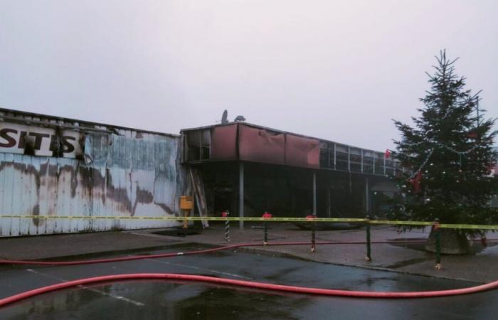 Châteauroux: un gran incendio en el centro comercial del barrio de Saint-Jean