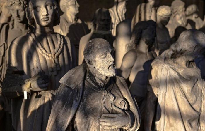 Se ofrecen en adopción antiguas estatuas de la catedral de Milán