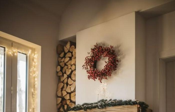 16 decoraciones festivas de chimenea para sorprender a tus invitados esta Navidad