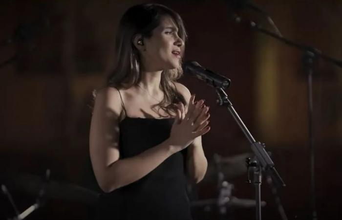 Después de cantar sin velo en YouTube, la cantante Parastoo Ahmadi fue arrestada… y luego liberada