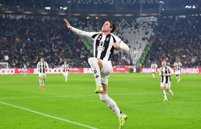 Vídeo: Vlahovic marca un golazo que da ventaja a la Juventus