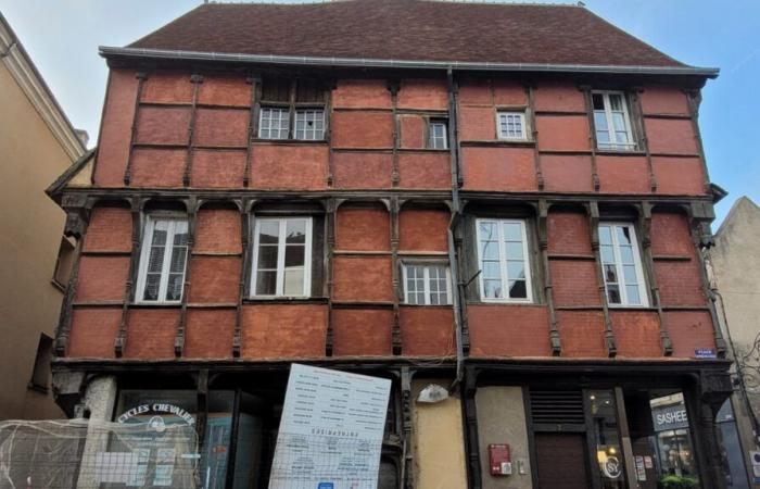 La Casa Roja de La Châtre se pondrá a la venta al finalizar las obras.