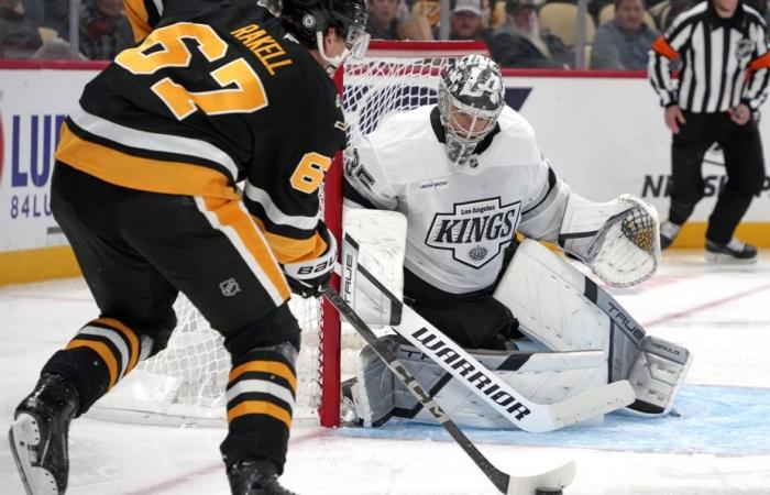 Martes en la NHL | Rakell le da a los Penguins una victoria por 3-2 sobre los Kings