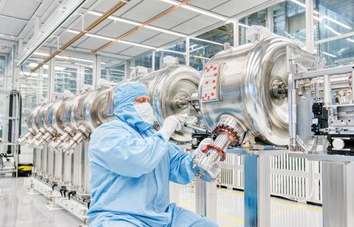 Construyendo un detector de neutrinos gigante en cavernas subterráneas