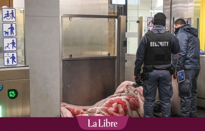 “Estaba con mi hijo a las dos de la tarde en una estación de metro de Bruselas y me encontré con un hombre desnudo poniéndose una inyección”.