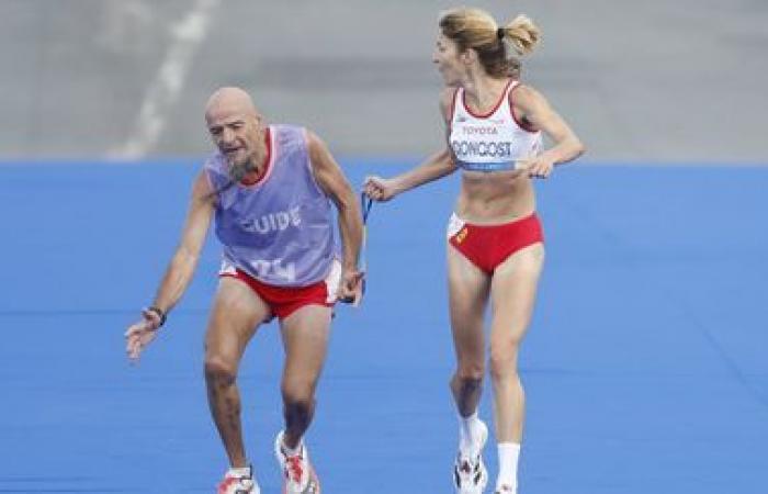 Descalificada durante el maratón, la atleta paralímpica Elena Congost acude a la cancha de París para recuperar su medalla de bronce