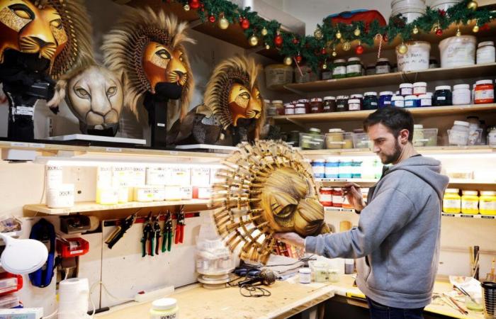 En el Teatro Mogador, en la rugiente mecánica del musical “El Rey León”