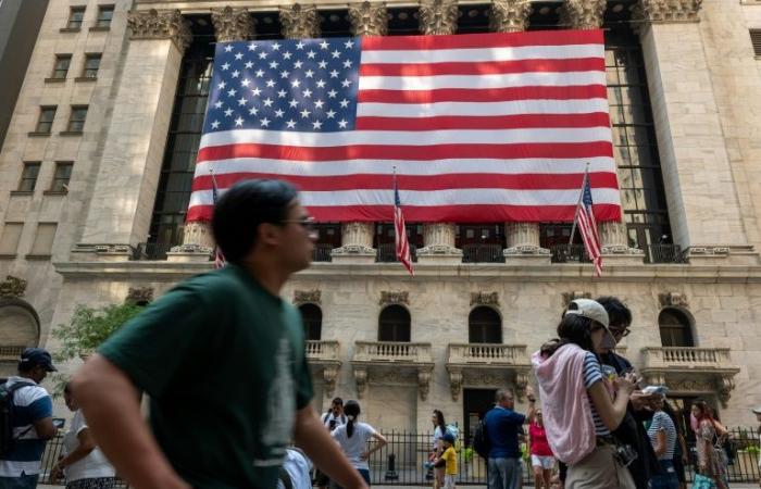 Wall Street termina en orden desorganizado, récord para el Nasdaq