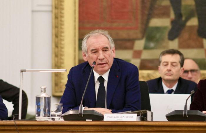 Este archivo de François Bayrou le costará caro al nuevo Primer Ministro