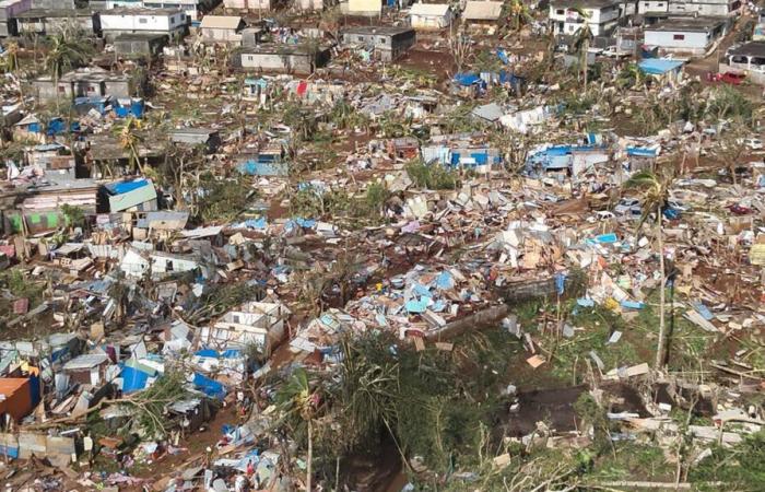 La ciudad de París anuncia una ayuda de emergencia de 250.000 euros.