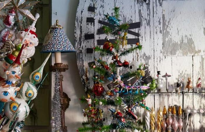 16 decoraciones festivas de chimenea para sorprender a tus invitados esta Navidad