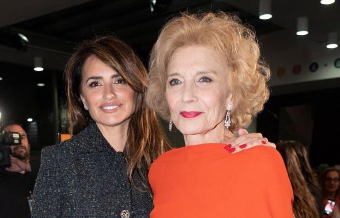 Penélope Cruz escribe sobre Marisa Paredes: vivir siendo una misma y no pedir perdón | Cultura