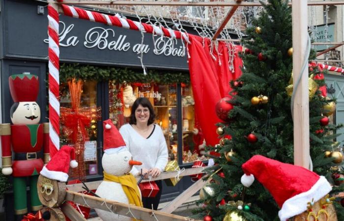 En el centro de Orne, su escaparate navideño sorprende a los transeúntes