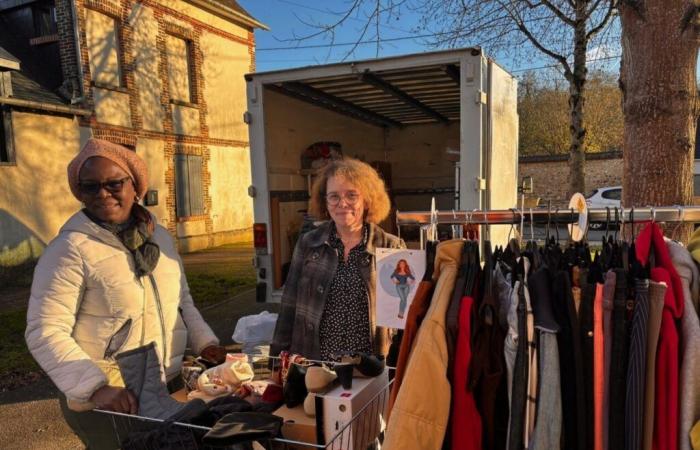 Secours catholique inauguró su tienda textil móvil