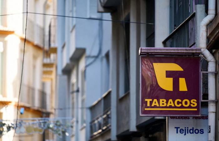 ¿Por qué cuestan más los cigarrillos y el tabaco comprados en España?