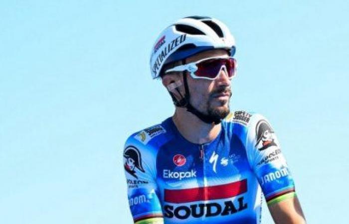 Alaphilippe celebrado por su equipo