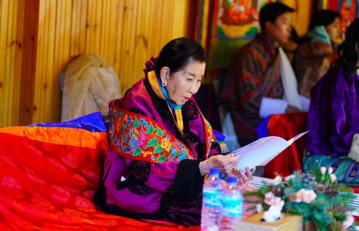 El rey Jigme Khesar, su heredero, su padre, las reinas, los príncipes y las princesas de Bután se reunieron para el día nacional