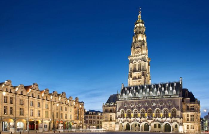 Para las fiestas, esta discreta ciudad del Paso de Calais se adorna con sus luces más bellas para ofrecer un encantador mercado navideño.