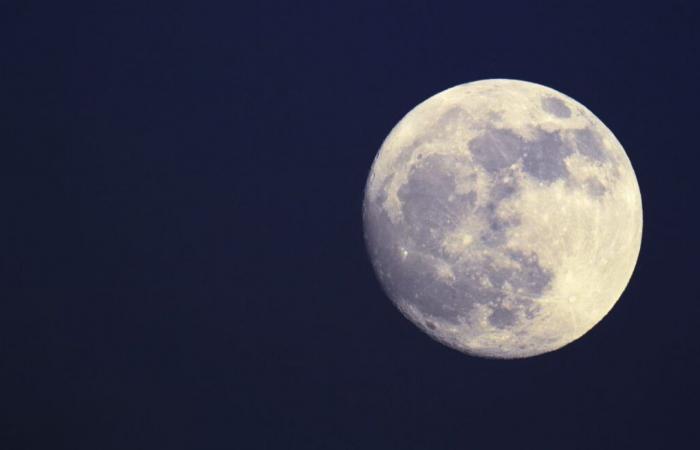 La Luna envejece un poco, se revisa su edad