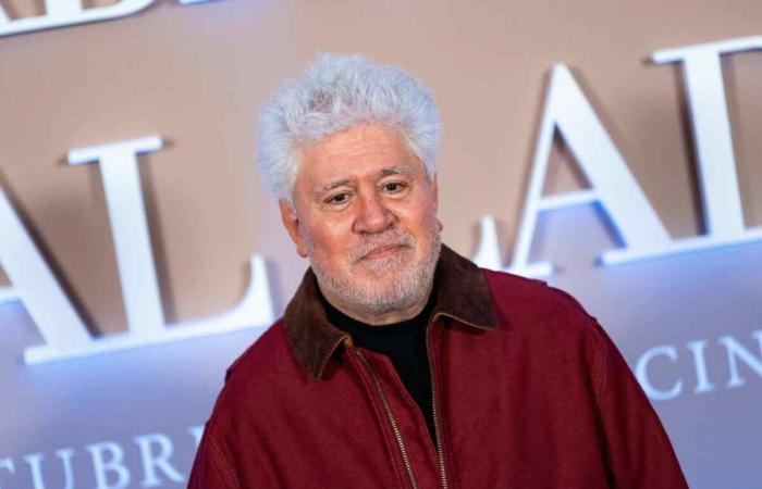 Pedro Almodóvar se desploma en directo tras la muerte de su musa, la actriz Marisa Paredes