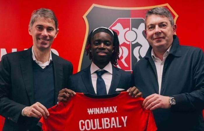 El fútbol estadounidense de Villejuif felicita a Joël-Emmanuel Coulibaly por su contrato profesional