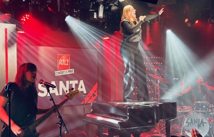 Santa prende fuego al Grand Studio RTL2 con “Recommence-moi” durante su concierto Very Very Private