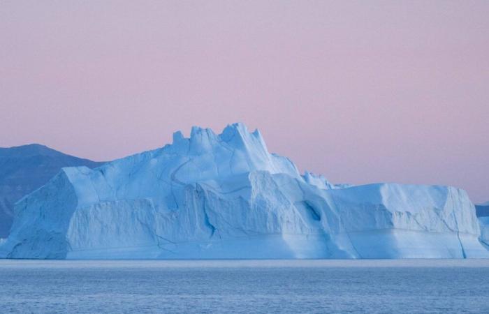 Atrapado en un vórtice, el iceberg más grande del mundo ha comenzado a moverse nuevamente