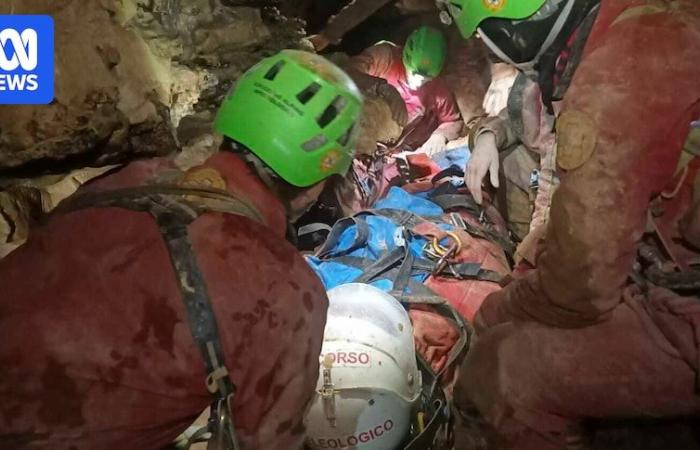 Mujer italiana rescatada de una cueva por segunda vez en dos años