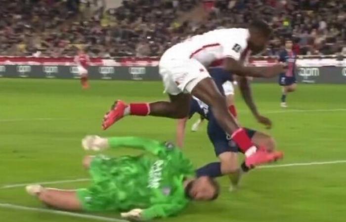 La estrella del PSG quedó “a centímetros de perder el ojo” en el desafío de terror de la Ligue 1