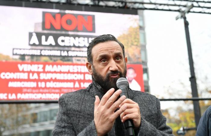 Cyril Hanouna participa en una manifestación frente a Arcom para defender su canal