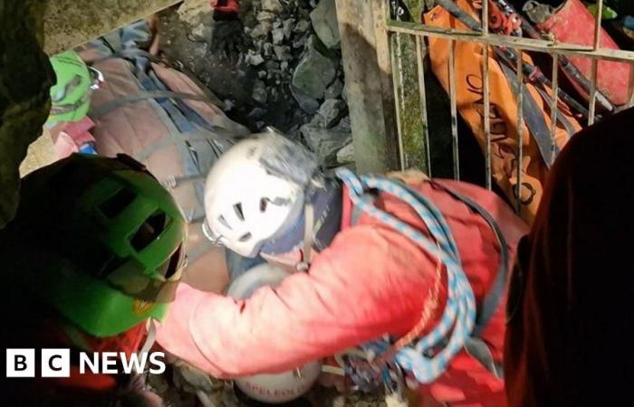 La espeleóloga italiana herida Ottavia Piana es liberada tras 75 horas de rescate