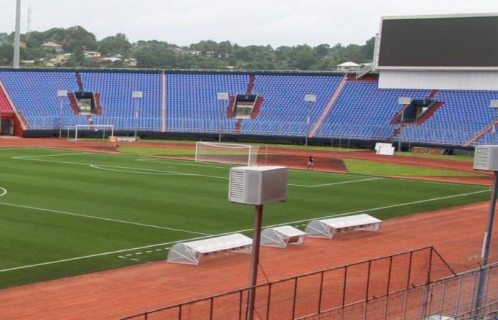 ¡Un club D1 despide a toda su plantilla y a su entrenador!