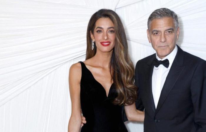 Mientras está en Francia, Amal Clooney se atreve a usar microshorts de mezclilla