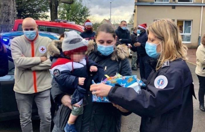 Las fuerzas del orden y los servicios de emergencia jugarán a Papá Noel para los niños enfermos.