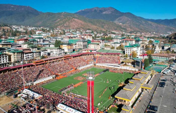 El rey Jigme Khesar, su heredero, su padre, las reinas, los príncipes y las princesas de Bután se reunieron para el día nacional