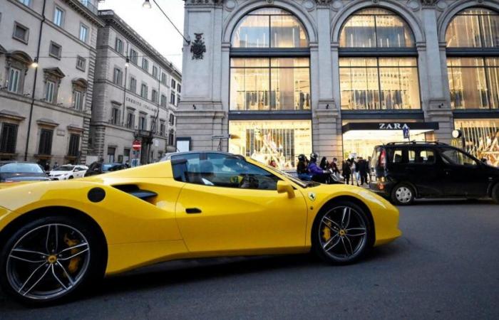 Guiada por su GPS hacia la ciudad de Moulins, una pareja estadounidense a bordo de un Ferrari es asaltada y golpeada