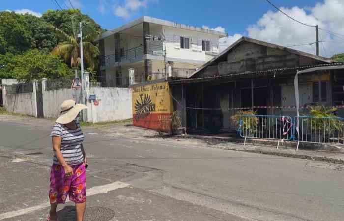 La tienda Chez Nehoua de Saint-André arrasada por un incendio