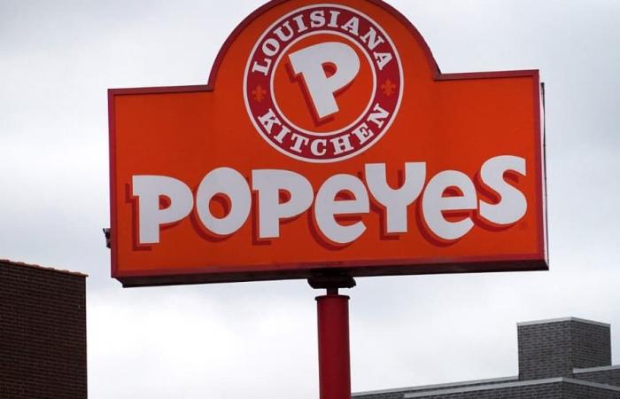 La marca estadounidense Popeyes quiere abrir 300 restaurantes en Francia de aquí a 2032.