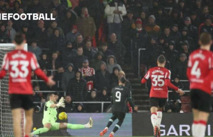 (Video) Los fanáticos del Liverpool adorarán la descarada celebración de Darwin Núñez en respuesta a los fanáticos locales