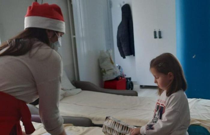 Côte-d’Or: Papá Noel y sus duendes se encuentran con niños hospitalizados