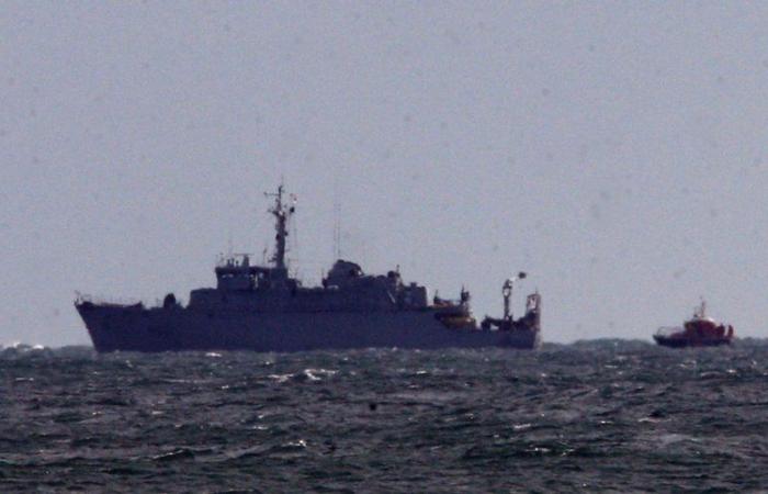 Explosión, barco partido en dos… la Armada francesa prueba sus nuevos torpedos destruyendo un barco de 1.000 toneladas