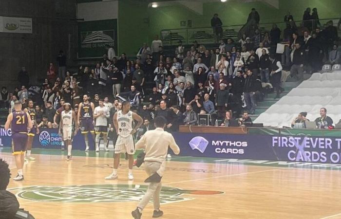 En Nanterre, un partido de Liga de Campeones interrumpido tras la irrupción de un activista pro palestino