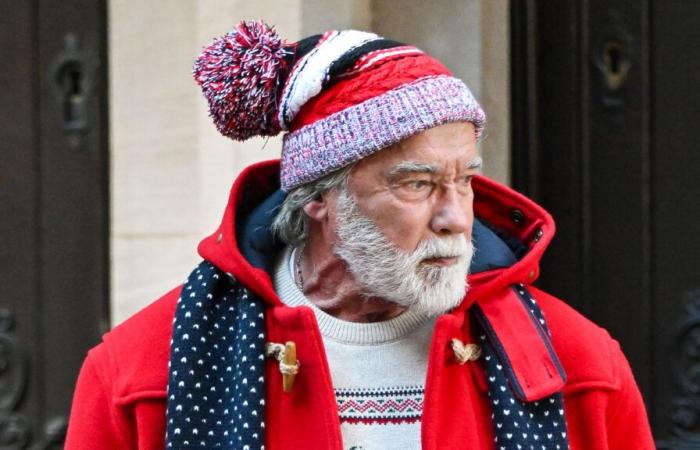 El actor de primer nivel luce totalmente irreconocible con barba blanca y suéter navideño en Nueva York. ¿Puedes adivinar quién es?