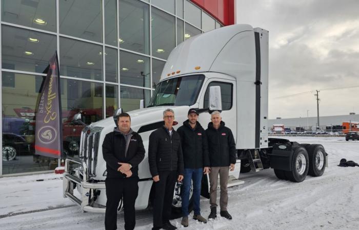 una primicia canadiense por Excelencia Peterbilt