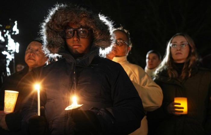 La policía cree que el motivo fue una “combinación de factores” después de que un maestro y un estudiante fueran asesinados