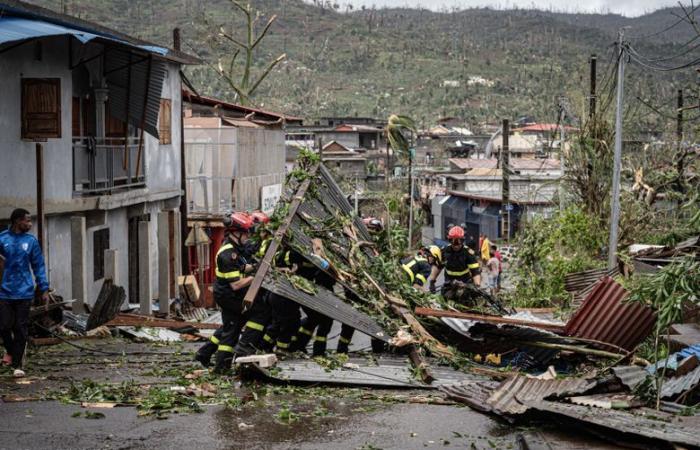 “Es un trabajo realmente minucioso”: cómo los servicios de emergencia buscan a las víctimas en las ruinas de Mayotte