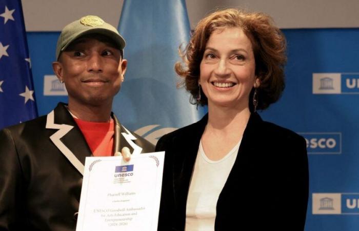 Nuevo papel importante para Pharrell Williams, lo celebra junto a su esposa Helen en un restaurante de París