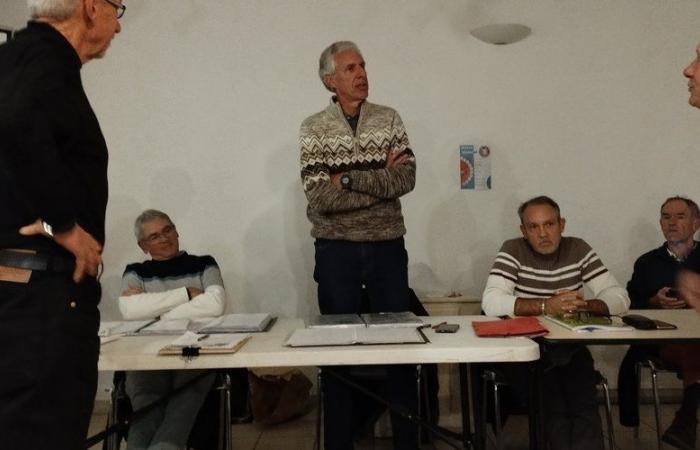 Cicloturismo: una agitada reunión previa a la general entre los ciclistas deportivos